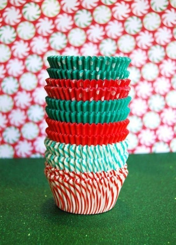 Christmas Pack of Cupcake Liners 30 by CupcakeSocial on Etsy