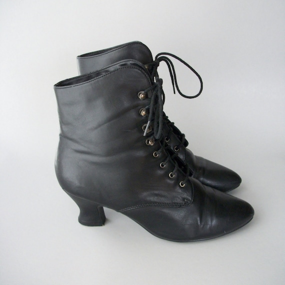80s Vegan Granny Boots. Witchy Heels. Size 8.5