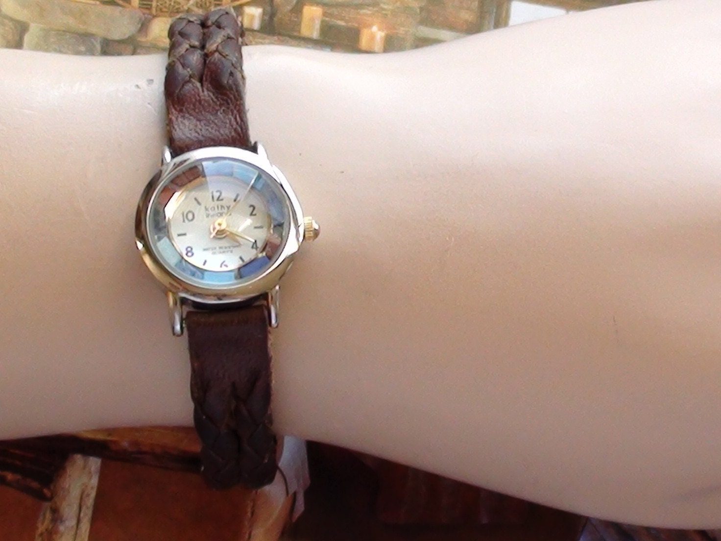 Vintage KATHY IRELAND wRIST Watch Ladies Dome REtro from 1986