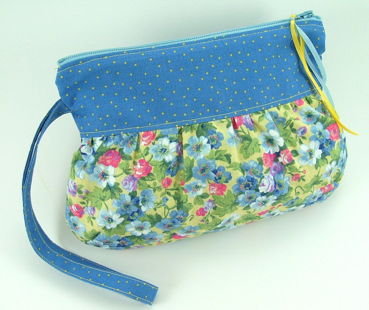 Gathered Wristlet Bag Sewing Pattern PDF by SundayGirlDesigns
