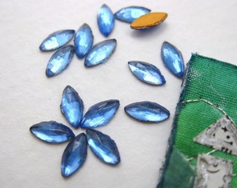 Vintage Glass Cabochon. Sapphire Navettes, Light Blue, Tiny, 7x4mm gcb0251 (18)