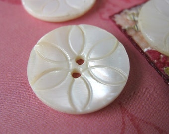Vintage Flower Buttons. Mother of Pearl Carved Shell, Ivory, 3/4 inch but0095 (6)