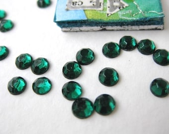 Vintage Rhinestones. Emerald Chaton Roses, Flat Foiled Back, 4mm rhm0006 (100)