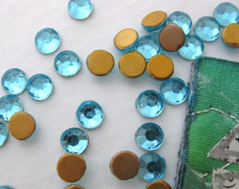 Vintage Rhinestones. Aqua Chaton Roses, Flat Foiled Back, 4mm rhm0014 (100)