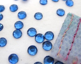 Vintage Rhinestones. Sapphire Chaton Roses, Flat Foiled Back, 4mm rhm0016 (100)