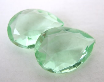 Vintage Rhinestone Peridot Green Pear Glass Jewel Transparent 18x13mm rhs0244 (2)