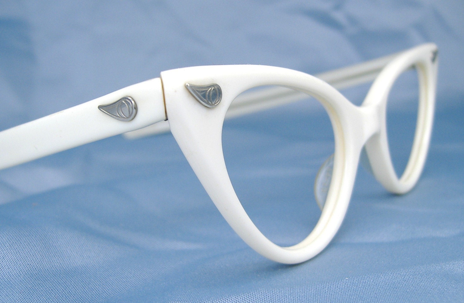 Vintage Womens White Cat Eye Eyeglasses Eyewear Frame 