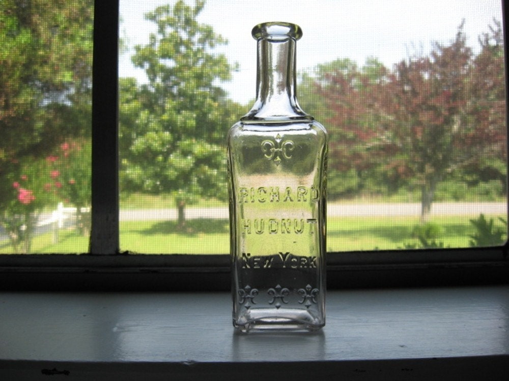 RICHARD HUDNUT NEW YORK Antique Bottle