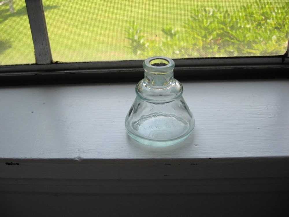CARTERS 1897 Antique Ink Bottle