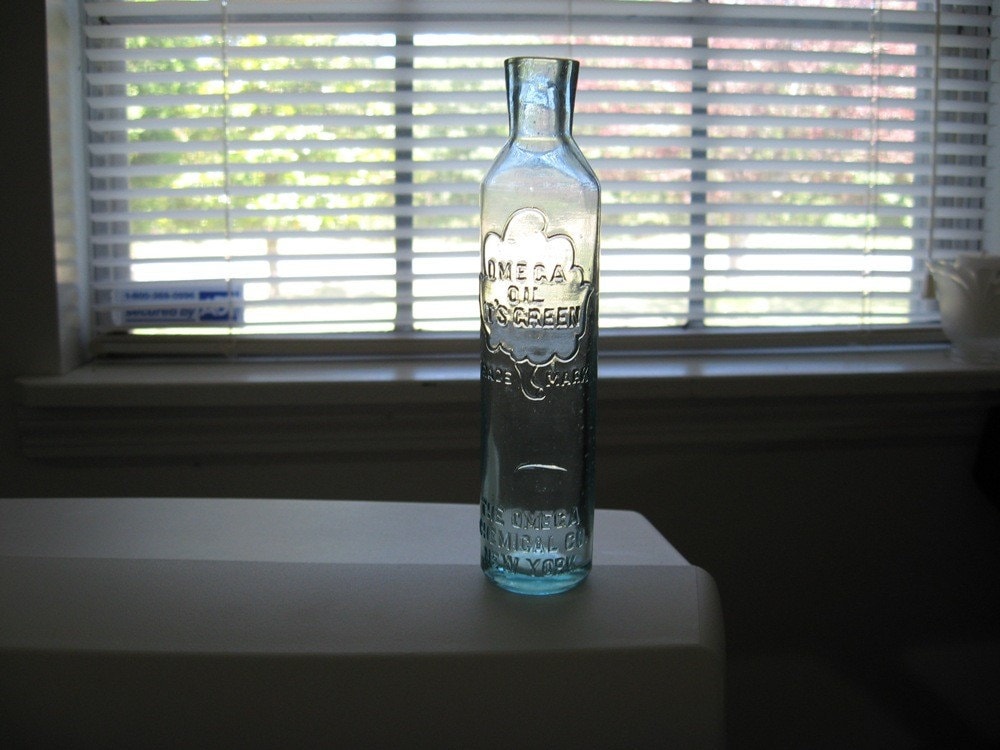 OMEGA OIL ITS GREEN OMEGA CHEMICAL CO. NEW YORK antique bottle