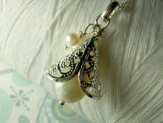 HALF PRICE Silver Petticoats white pearl necklace / pearl