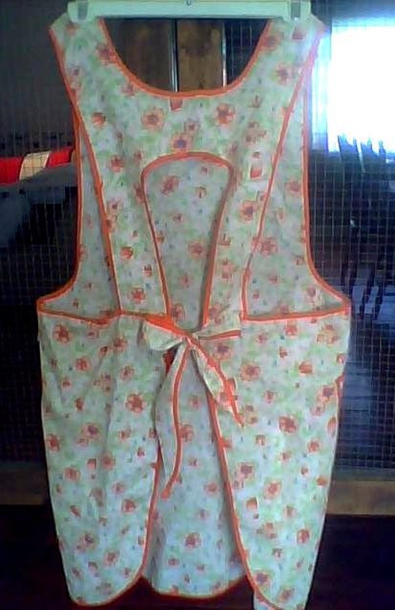 Vintage Apron Full Pinafore Style Wrap a Round by atticfunattic