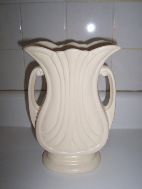 Creamy matte white pottery vase Hull deco ceramic urn vase