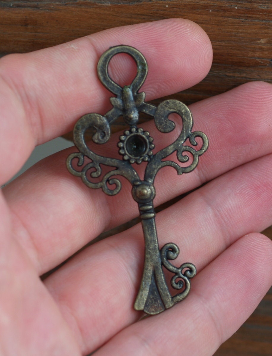 4PCS 60x32 mm Antique Bronze Tone Metal Key by TowerofLeandros