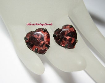 Vintage solitaire rhinestone heart shape earrings.