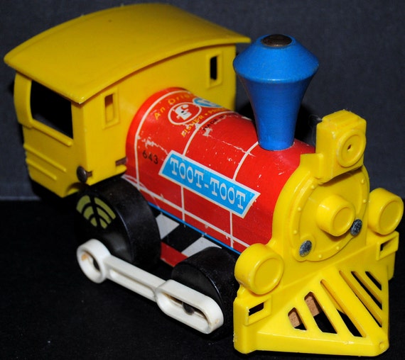 Fisher Price TOOT TOOT steam Engine train 643