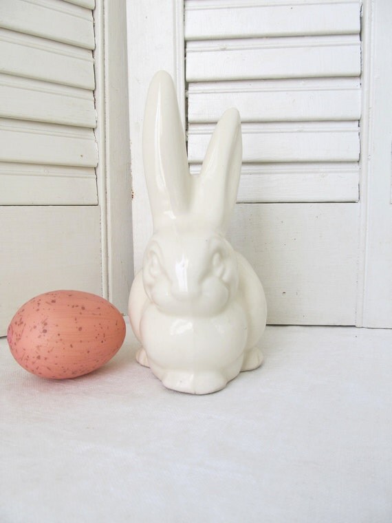 Sweet Vintage Bunny Planter by allthingswhite on Etsy
