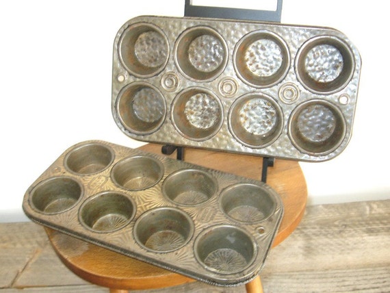 Farmhouse pans  Vintage Rustic    Kitchen CUPCAKE Primitive  vintage Metal PANS cupcake