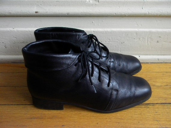 SIZE 9.5 Liz Baker black leather lace up ankle boots by loucella