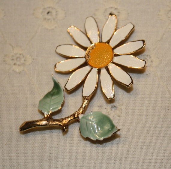 REDUCED 30 Vintage Enameled Flower Pin by bellendesigns on Etsy