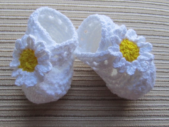 Number 40 KNITTING PATTERN Baby Booties with an X-strap and Large Daisies