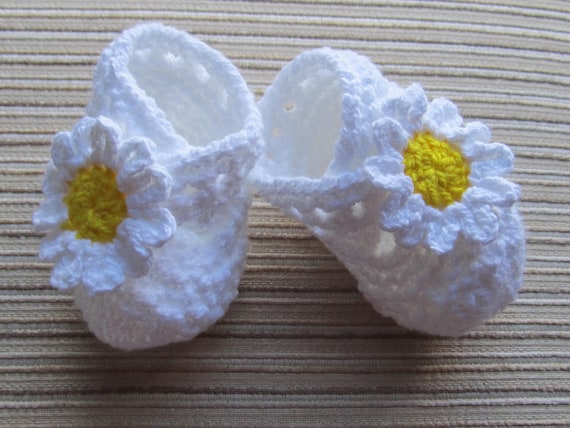 Number 40 KNITTING PATTERN Baby Booties with an X-strap and Large Daisies