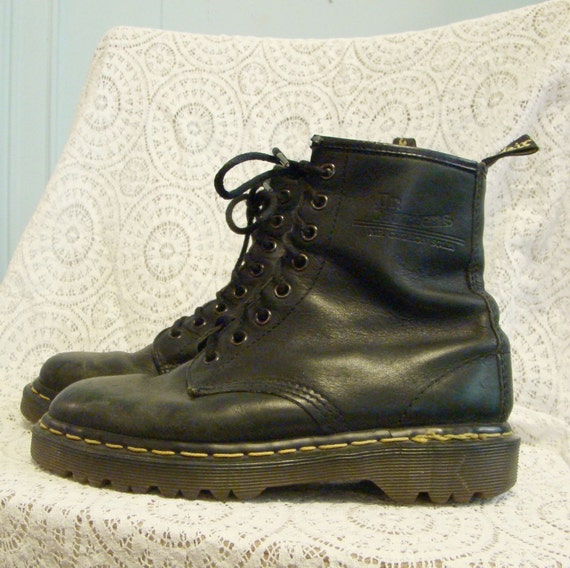 Classic Doc Martens Combat Boots in Black 90's Grunge