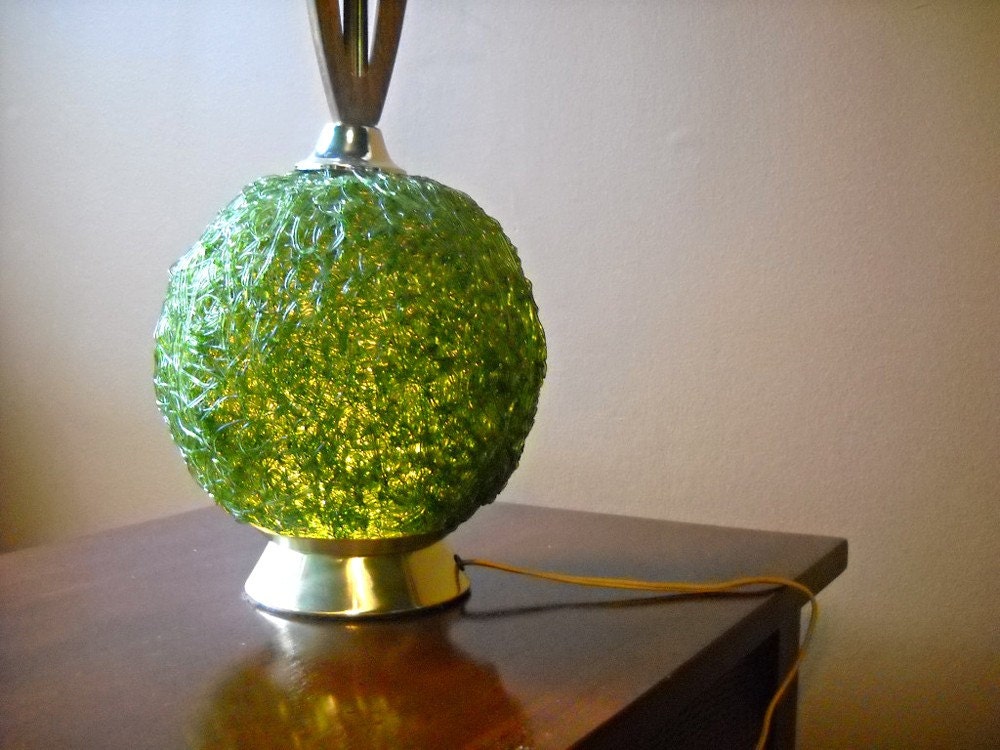 vintage Heyco green table lamp spun resin or spaghetti base