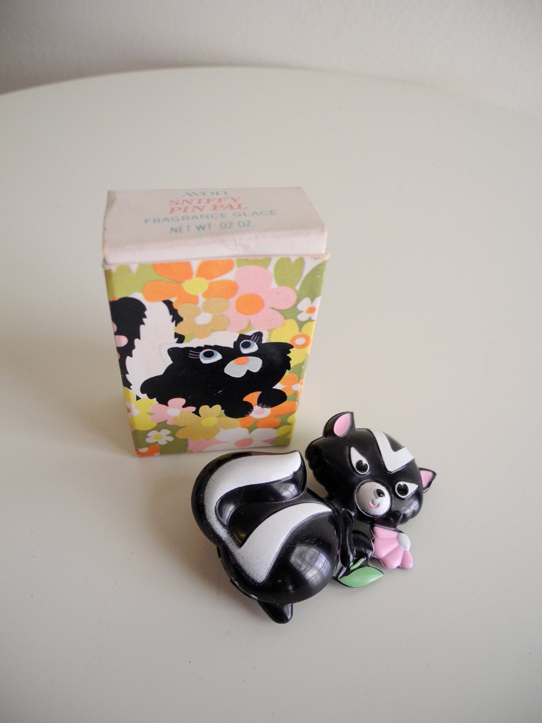 Avon 70s/80s pin-pal SNIFFY SKUNK perfume with BOX