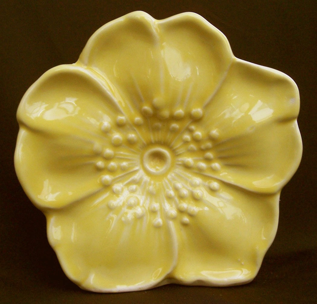 YELLOW McCOY POTTERY FLOWER WALL POCKET PLANTER 1940s VASE