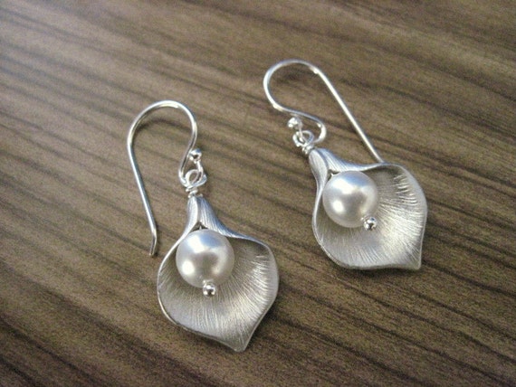 Wedding Jewelry Small Silver Calla Lily Earrings by AnnsCrafts