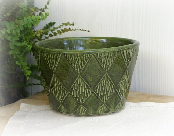 Floraline 572 McCoy USA Pottery Planter by sixpencebluemoon