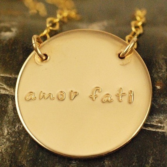 Амор фати на латыни. Амур Фати. Amor Fati Medallion. Amor Fati кулон.