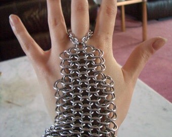 Dragonscale Handflower Bracelet