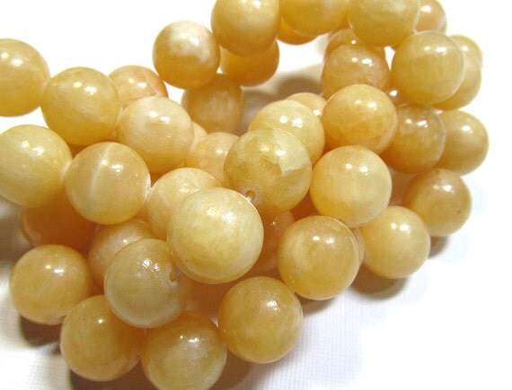 LOOSE BEADS Aragonite Beads 14mm Rounds Creamy Butter