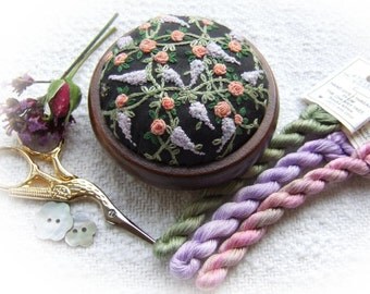 PP11 Roses and Wisteria Trellis Pincushion kit