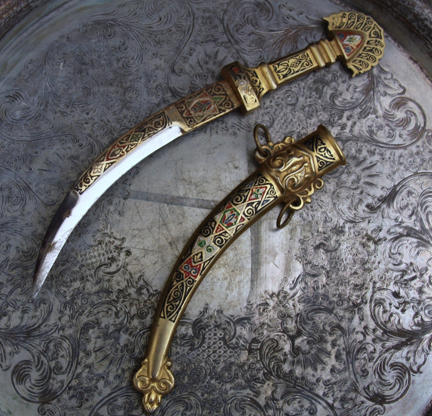 ornate-spanish-moorish-muslim-style-curved-sword-sabre-dagger