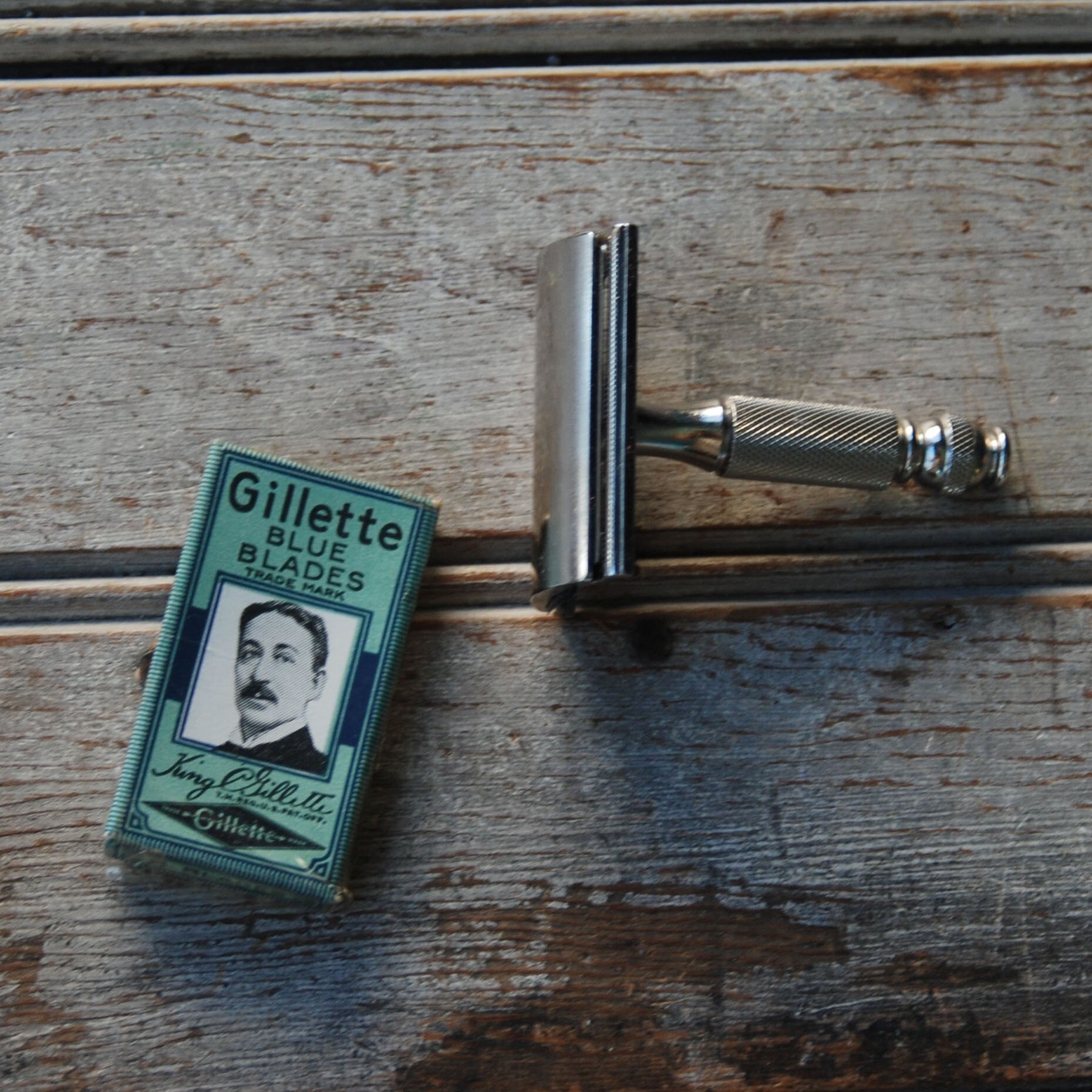 Antique Gillete razor and vintage Gillette Blue Blades in
