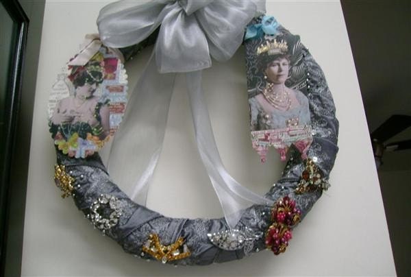 Holiday wreath with vintage jewelry and victorian cards