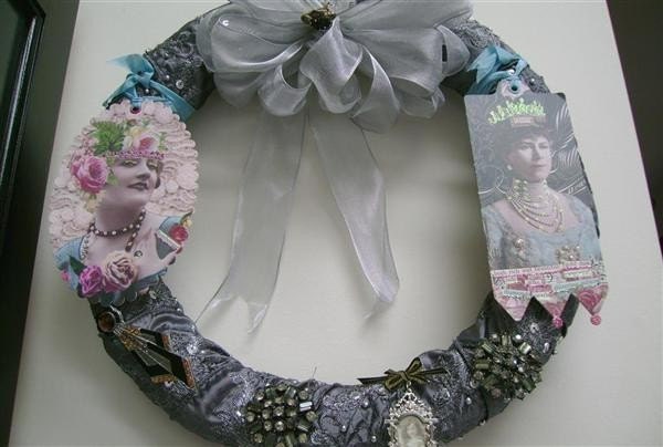 Holiday wreath with flapper girl and queen victorian cards