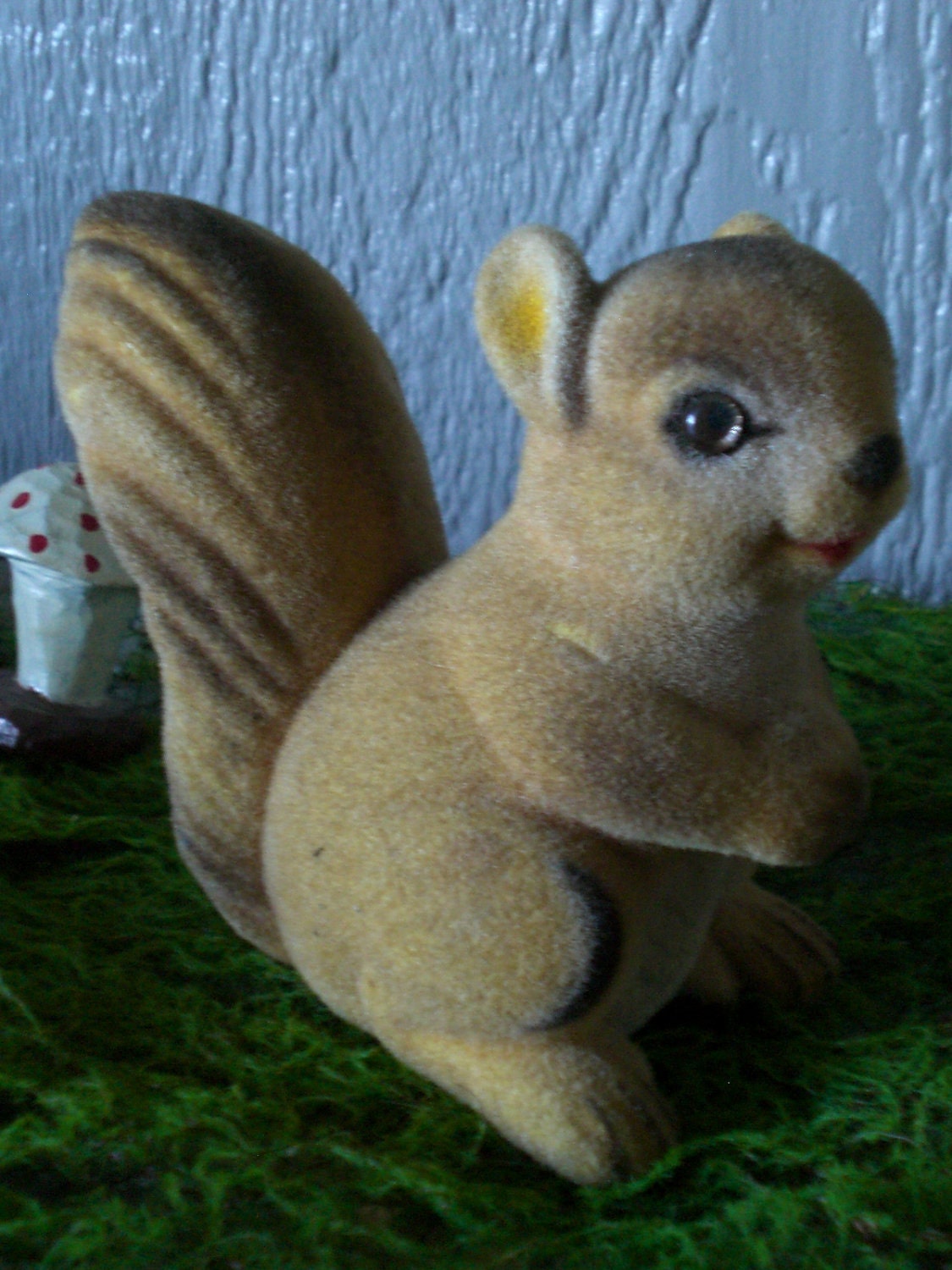 Fuzzy Woodland Squirrel Bank