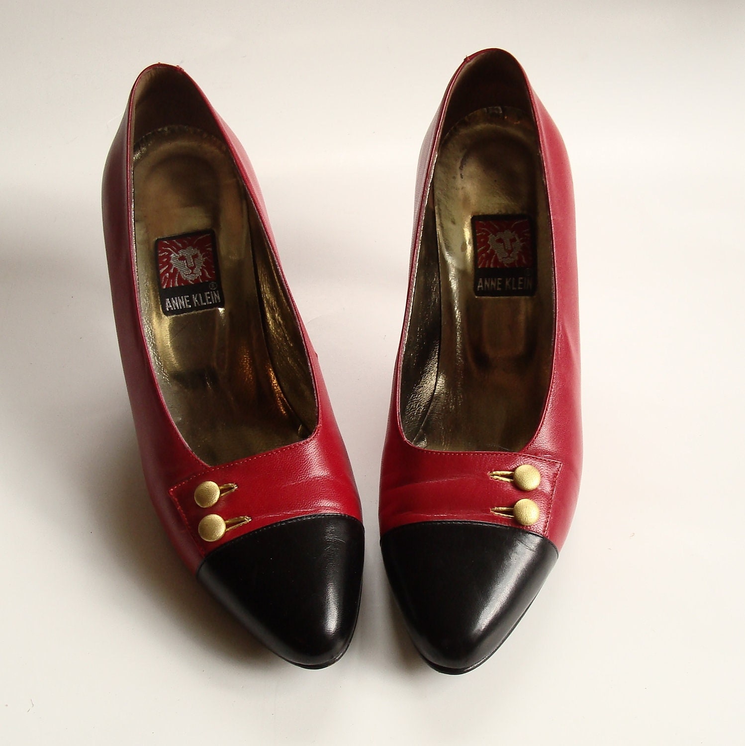 shoes size 5.5 / red and black leather heels / 1980s pumps