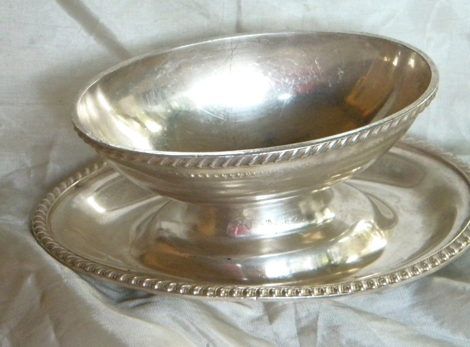 ANTIQUE and VINTAGE SILVER GRAVY BOAT WALLACE SILVER