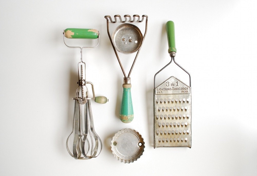 Instant collection Vintage green handled kitchen utensils
