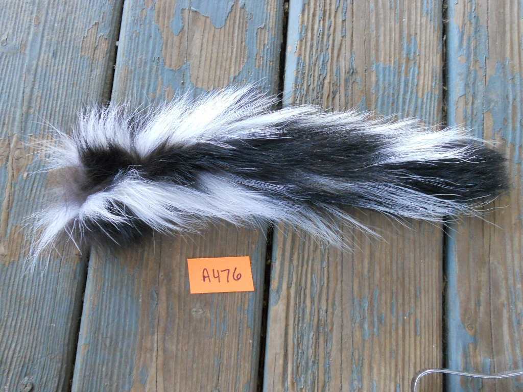 Nice Skunk Tail SCENT FREE Real Fur Lot No. A76