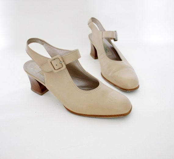 Vintage shoes / tan leather slingback mary janes / size 39-8