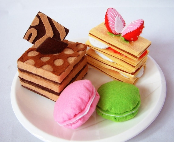 Play Felt food pattern-Lovely sweet cake set(Muti-Layer chocolate pie,strawberry pie,Tiramisu,Macaroons)--PDF Pattern--F28