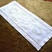 Embroidered runner hand made Vintage bureau scarf White DAISIES LINEN Lace