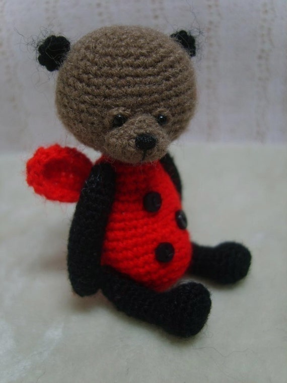 Миниатюрный вязания крючком художника LadyBug Мишка Pattern PDF