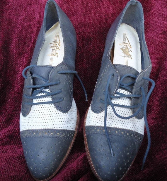 NAVY Blue and White Spectator Shoes Womens Size 9 mens sz 7